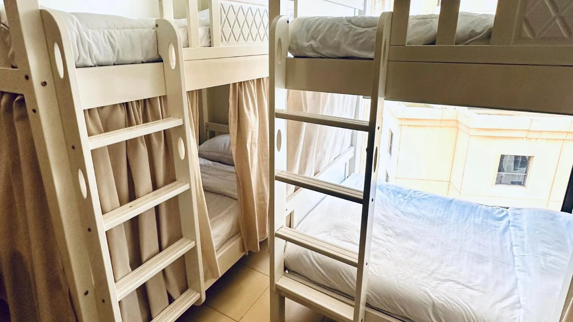 Apartment Bed Space In Dubai Marina Hostel